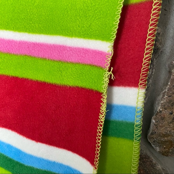 Fleece scarf and matching throw - Picture 3 of 4